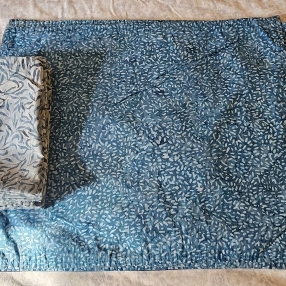 COPY - Four handmade‎ batik placemats and napkins. - Picture 1 of 6